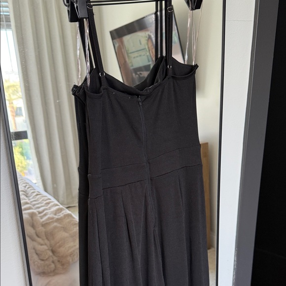 Elegant Black Jumpsuit - Picture 4 of 5